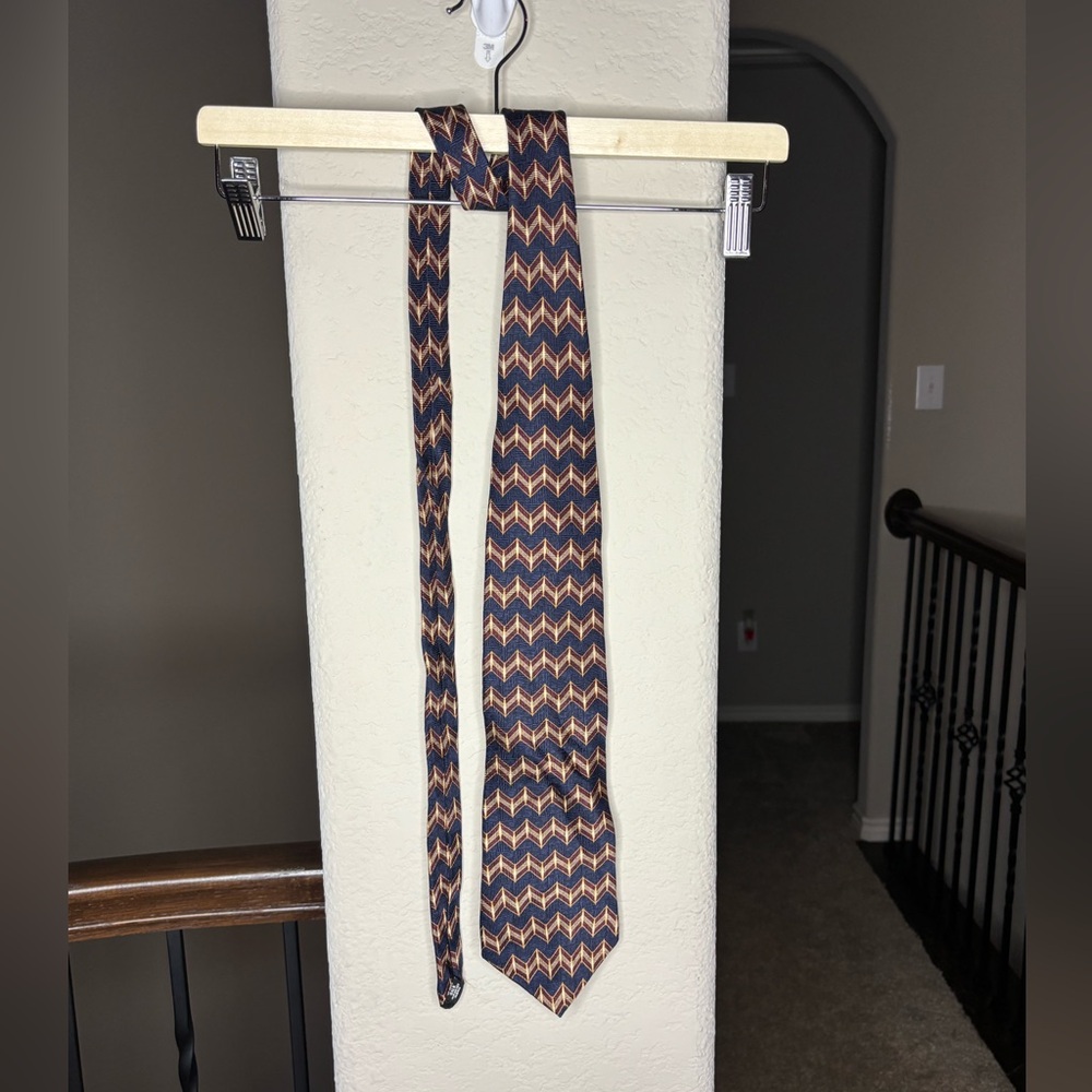 Neo by Bill Blass Chevron 100% Silk Tie Retro Formal Office Work Luxury